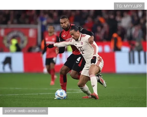 终场哨响，勒沃库森老将塔赫跪地长啸，庆祝关键胜利